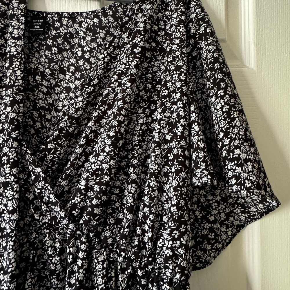 Shein Curve Women's Black Floral Romper - Picture 6 of 8